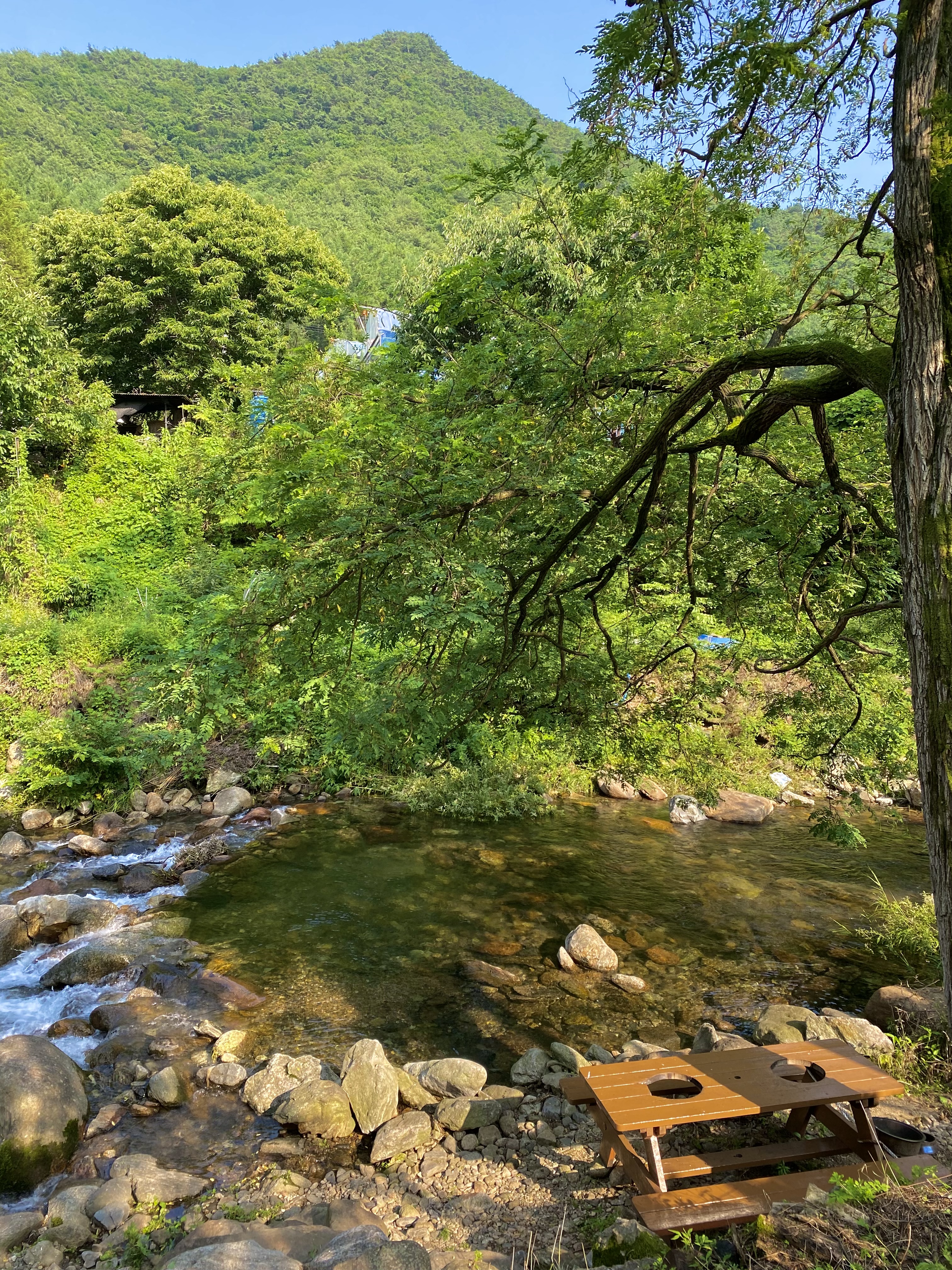 용수골 계곡 휘펜션 바비큐